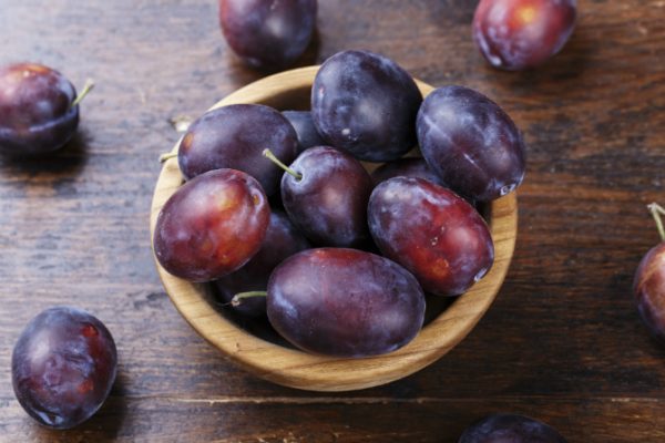 Susine nere - Acquista la tua frutta di stagione su MYFRUITBOX!